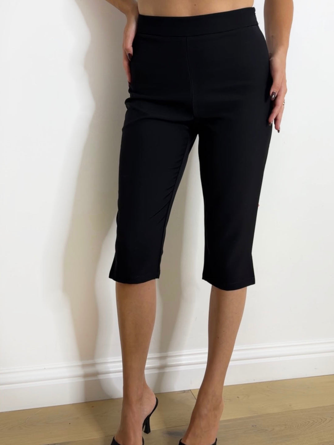 VALERIA CAPRI PANTS