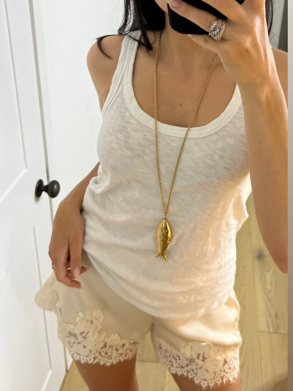 GOLD PENDANT FISH NECKLACE