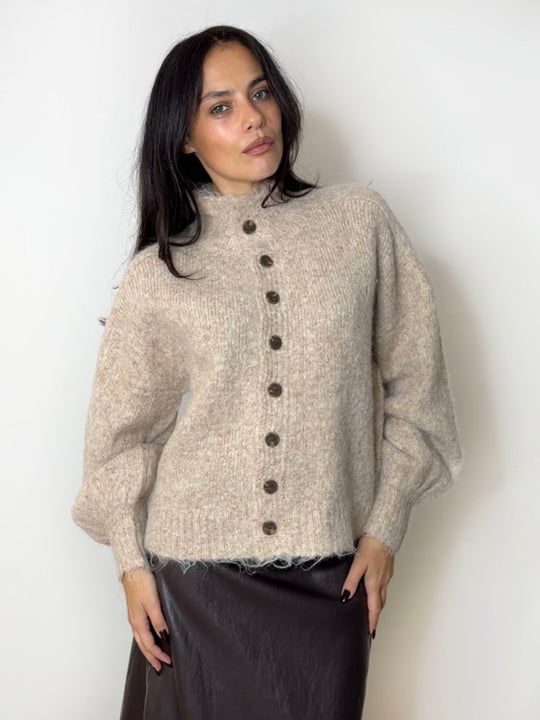 FLUFFY BUTTON CARDI
