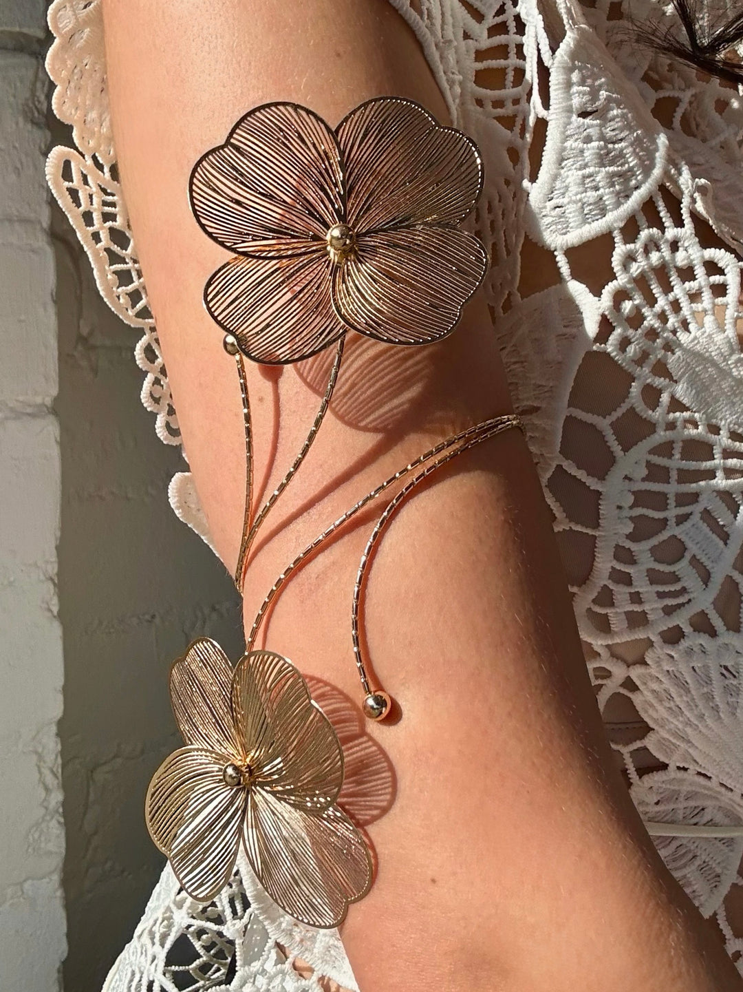 FILIGREE FLOWER ARM CUFF