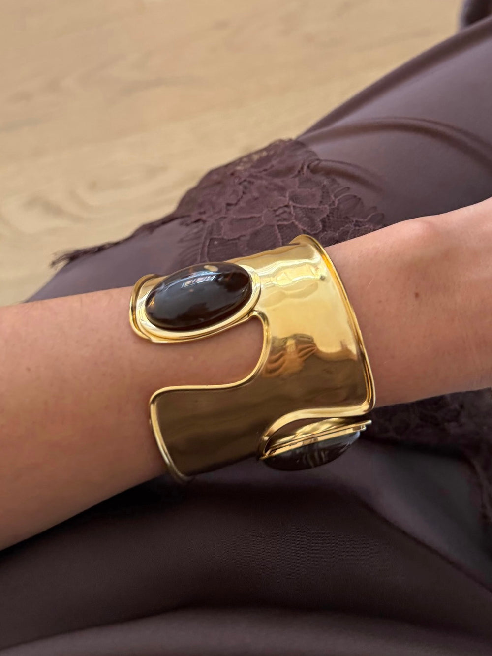 STONE DETAIL CUFF