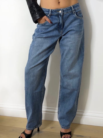LOW WAIST BARREL JEANS