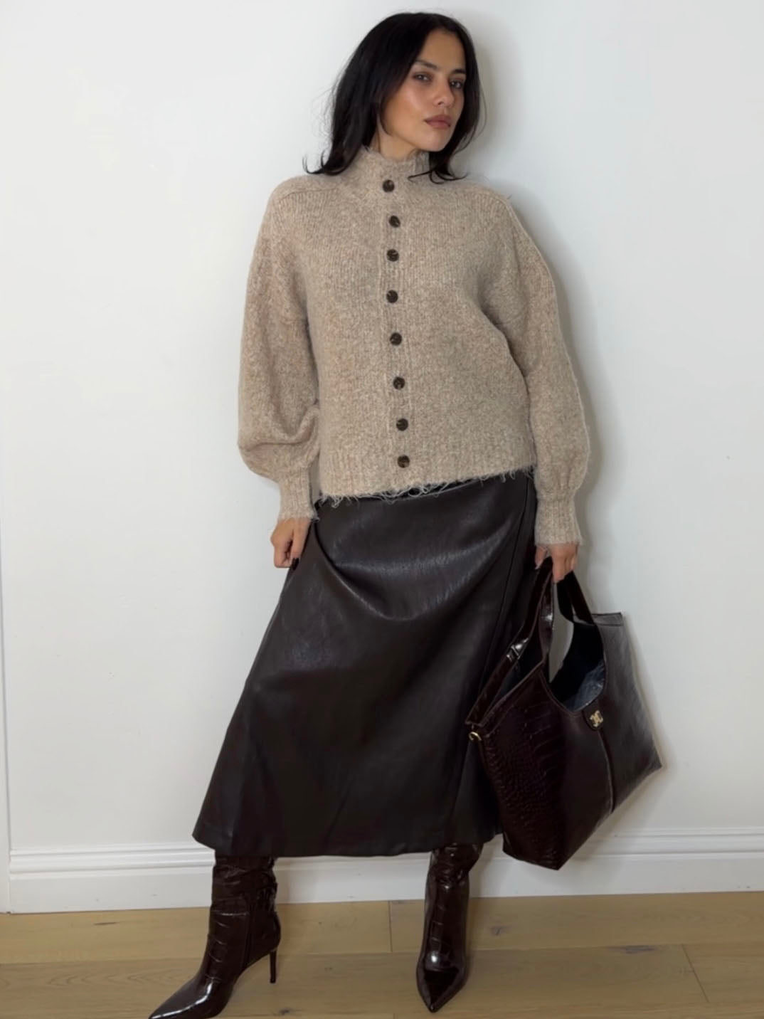 FLUFFY BUTTON CARDI