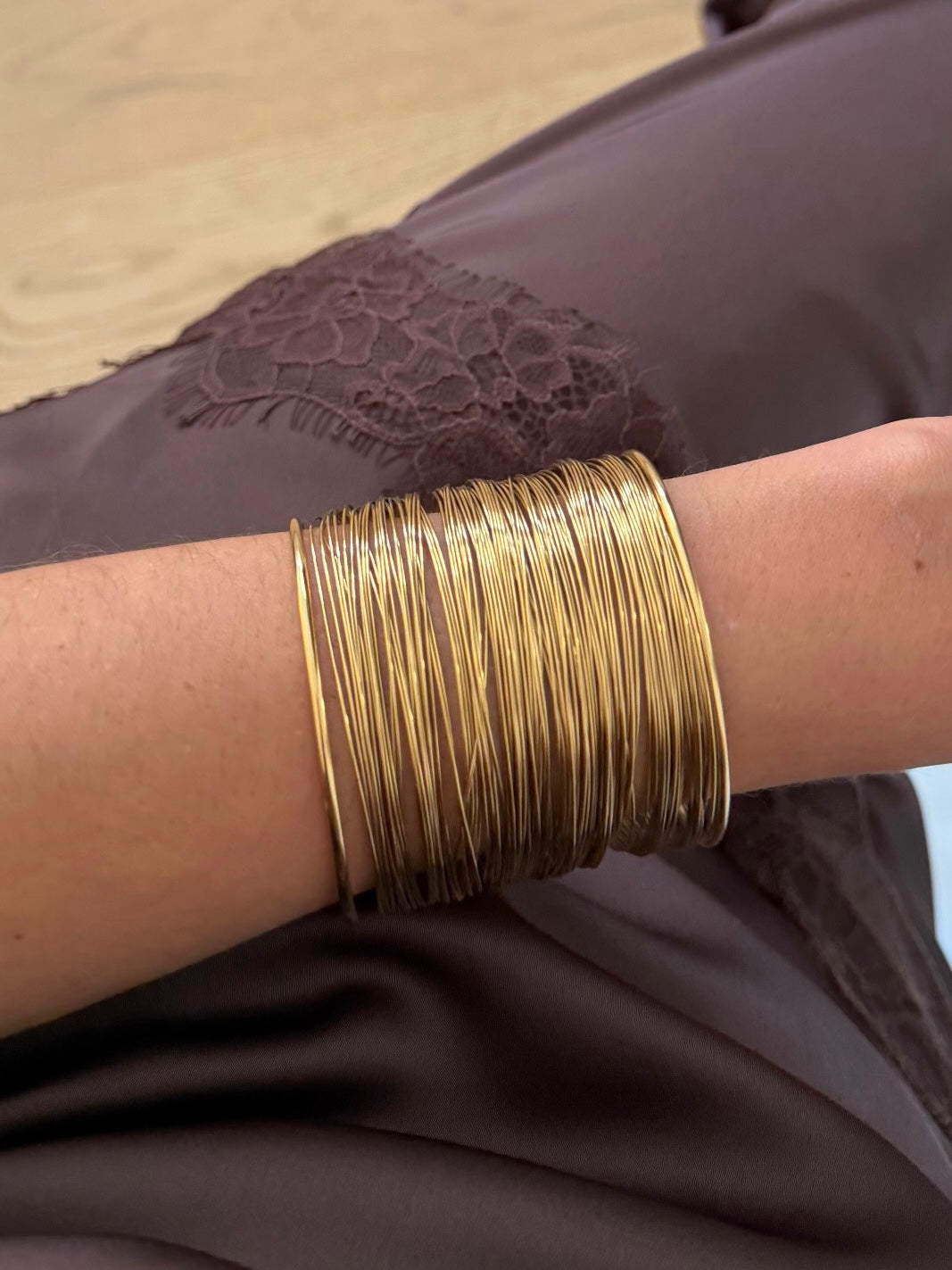 WIRE THREAD CUFF