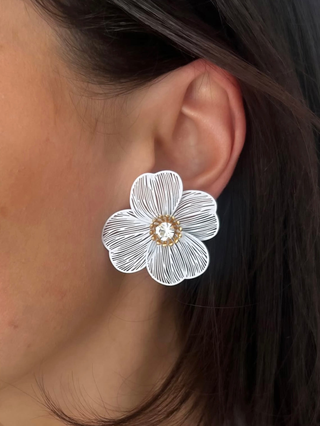 FILIGREE FLOWER EARRING WHITE