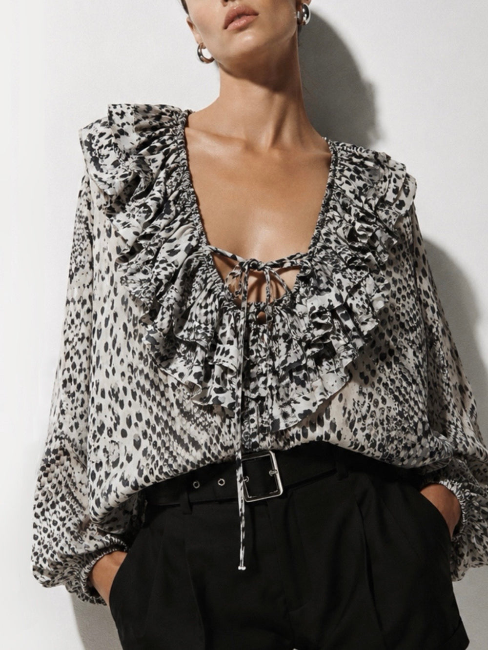SNAKE FRILL GREY