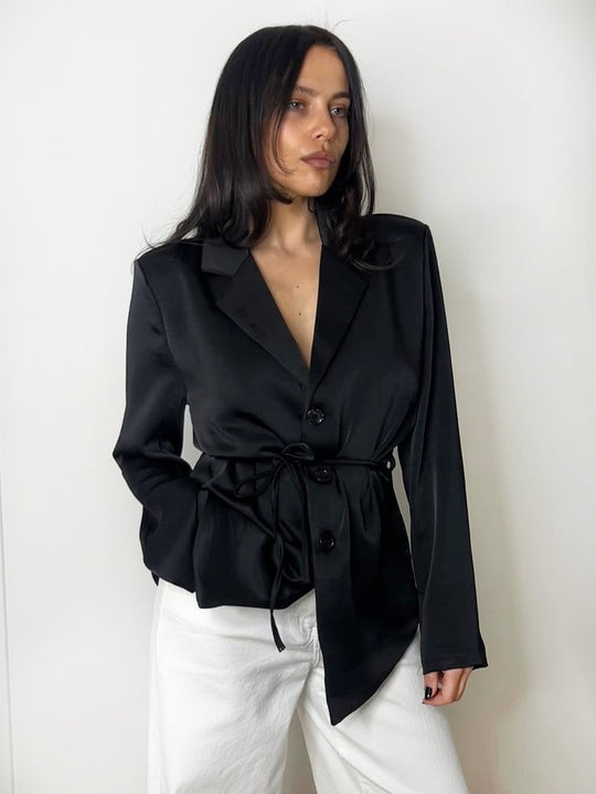 SATIN TIE BLAZER BLACK