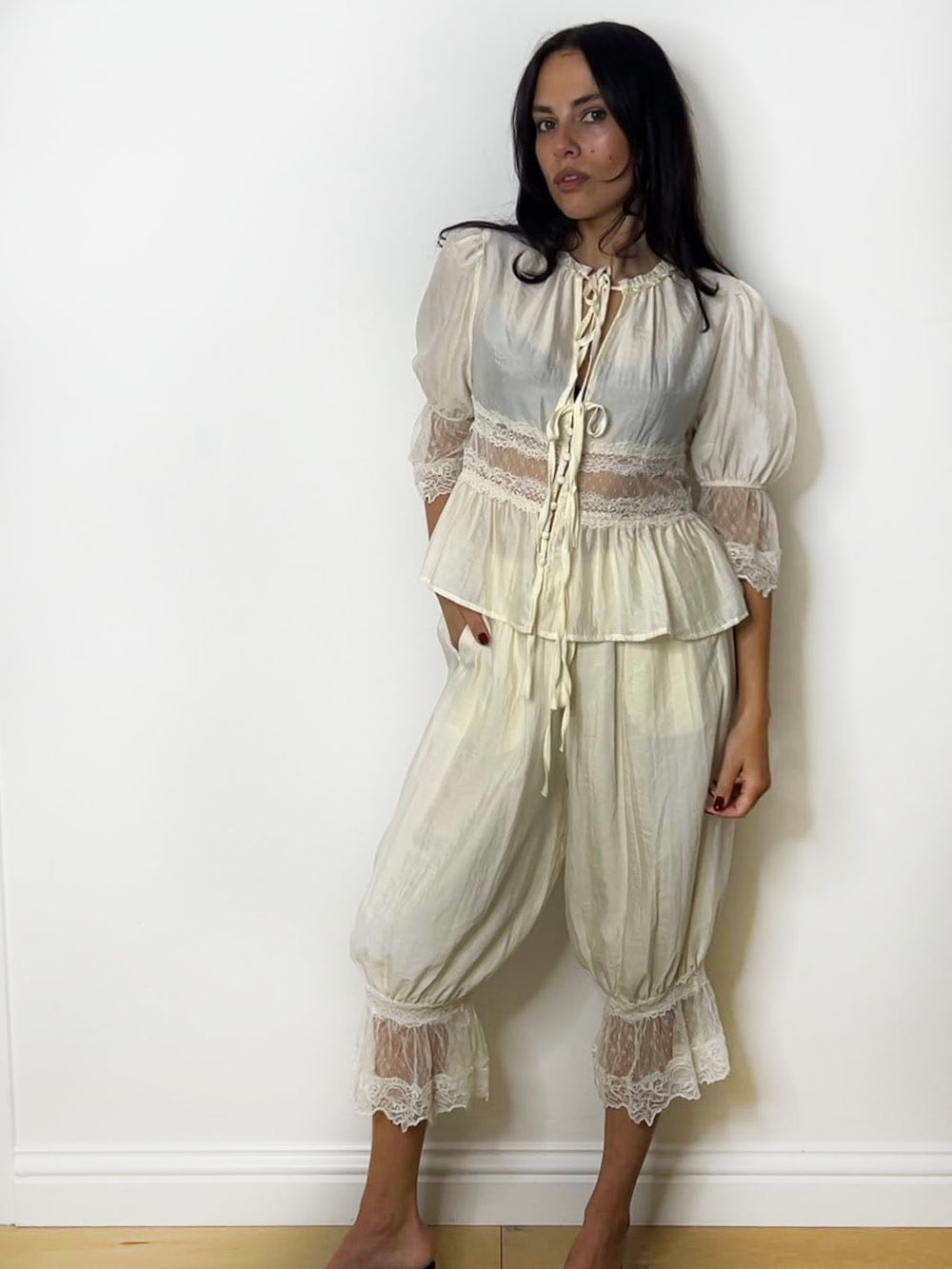BRIDGERTON LACE TIE TOP