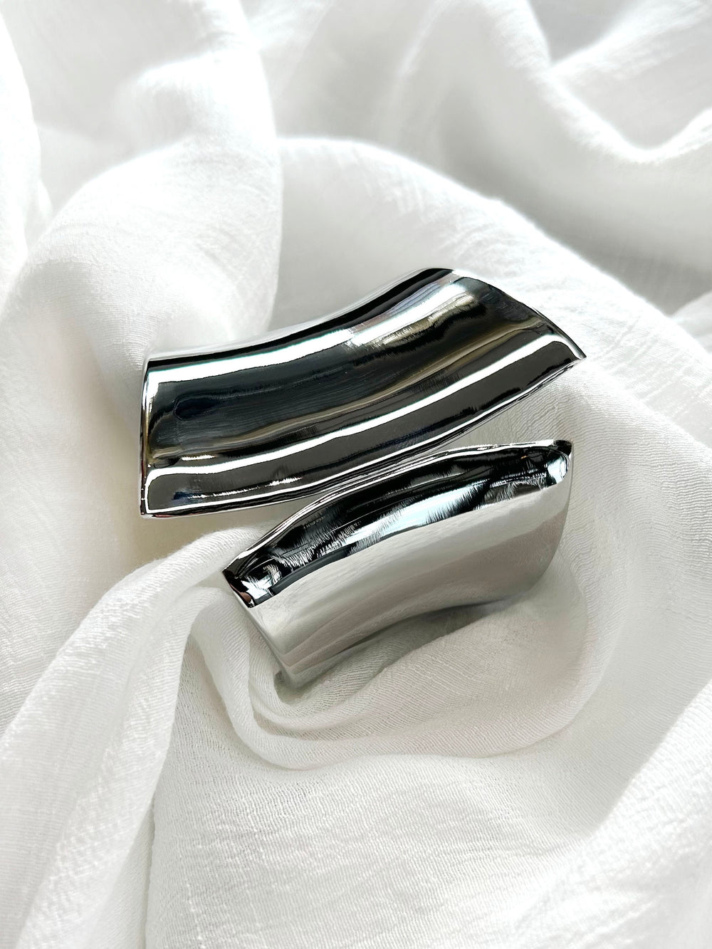 OVERSIZE BANGLE