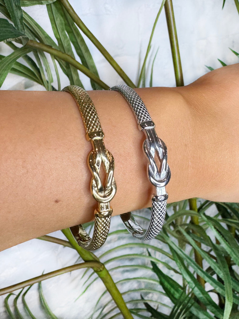 CLASSIC KNOT BANGLE